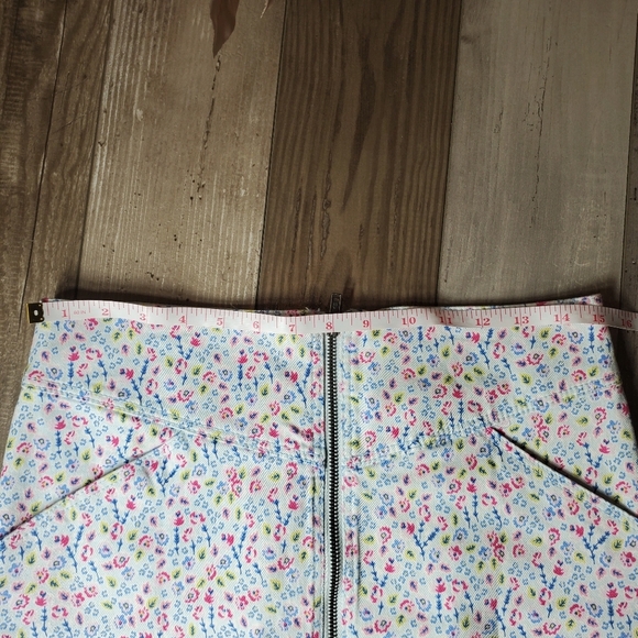 NWT Divided by H&M Light Blue Floral Front Zip Mini Skirt size 10 - Picture 10 of 15